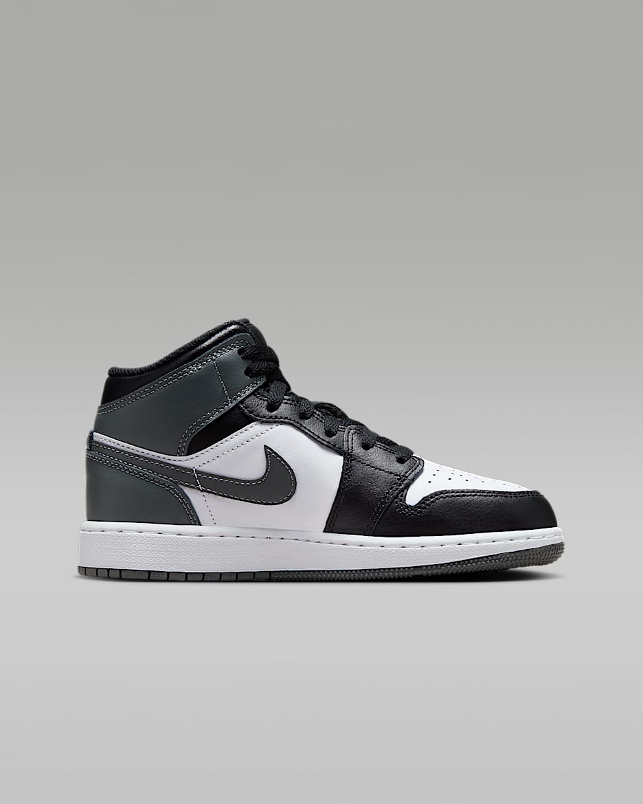 Air Jordan 1 Mid Older Kids Shoes
